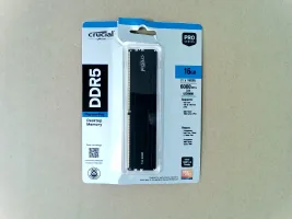 Photo de Barrette mémoire 16Go DIMM DDR5 Crucial Pro 6000MHz (Noir) - ID 223487