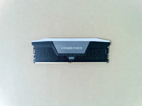 Photo de Barrette mémoire 8Go DIMM DDR5 Corsair Vengeance RGB 5200MHz (Noir) - SN ADHRT550027ZIB - ID 223064