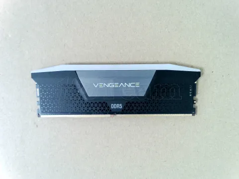 Photo de Barrette mémoire 8Go DIMM DDR5 Corsair Vengeance RGB 5200MHz (Noir) - SN ADHRT5500280GF - ID 223424