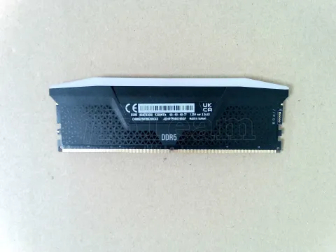 Photo de Barrette mémoire 8Go DIMM DDR5 Corsair Vengeance RGB 5200MHz (Noir) - SN ADHRT5500280GF - ID 223424