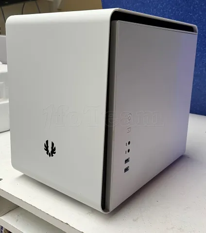 Photo de Boitier Mini ITX BitFenix Phenom (Blanc) Id : 166285