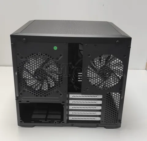 Photo de Boitier Moyen Tour ATX Fractal Design Node 804 avec fenêtre (Noir) - SN 2411FD20190800153 - ID 207401