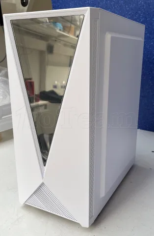 Photo de Boitier Moyen Tour ATX Kolink Void RGB avec panneaux vitrés (Blanc) Id : 175047