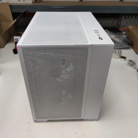 Photo de Boitier Moyen Tour E-ATX Lian-Li O11 Air Mini avec panneau vitré (Blanc) ID 180634
