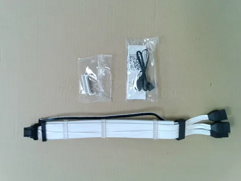 Photo de Câble Triple 8 pin vers 12VHPWR Lian Li Strimer Plus V2 RGB - ID 224789