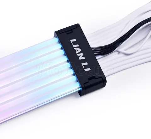 Photo de Câble Triple 8 pin vers 12VHPWR Lian Li Strimer Plus V2 RGB