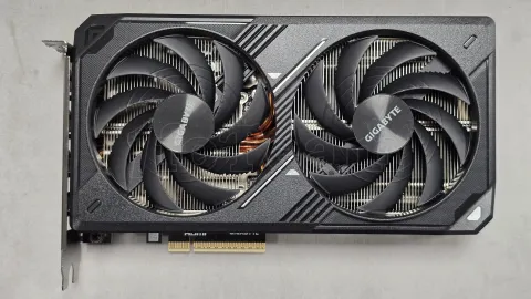 Photo de Carte Graphique Gigabyte GeForce RTX 5060 Ti Windforce OC 16Go - S/N 251741079532 - ID 222279