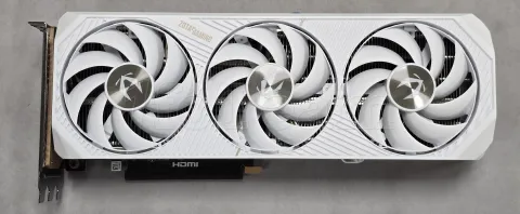 Photo de Carte Graphique Zotac Gaming GeForce RTX 5070 Ti Solid Core OC White - S/N N254500017922 - ID 222516