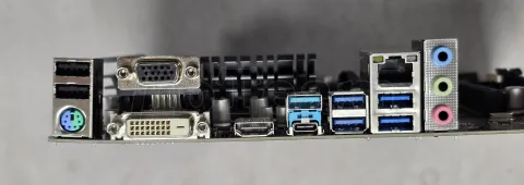 Photo de Carte Mère ASRock B450M Pro4 R2.0 (AM4) Micro ATX - S/N HBM0XB161187 - ID 222635