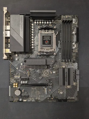 Photo de Carte Mère ASRock B650 Phantom Gaming Lightning (AM5) - S/N G4M0XB253114 - ID 222658