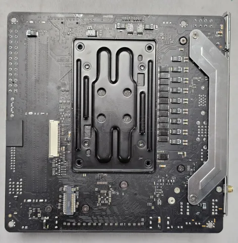 Photo de Carte Mère ASRock B650E PG-ITX WiFi (AM5) Mini ITX - S/N H9M0XB025930 - ID 222654