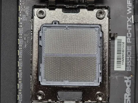 Photo de Carte Mère ASRock B650E PG-ITX WiFi (AM5) Mini ITX - S/N H9M0XB025930 - ID 222654