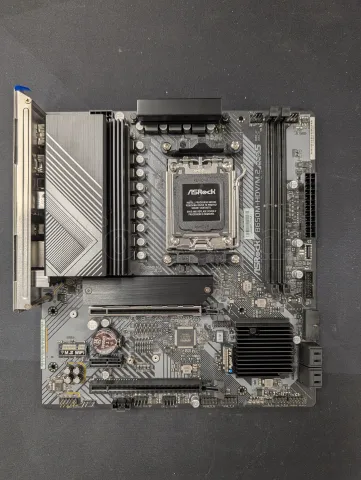 Photo de Carte Mère ASRock B650M-HDV/M.2 (AM5) Micro ATX - S/N G9M0XB222805 - ID 222643