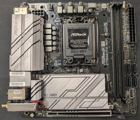 Photo de Carte Mère ASRock Z790M-ITX WiFi DDR5 (Intel LGA 1700) Mini ITX - SN J4M0XB075258 - ID 226921