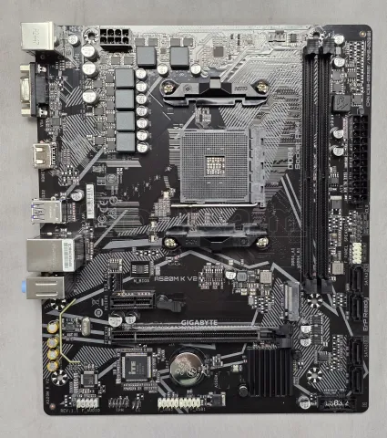 Photo de Carte Mère Gigabyte A520M K V2 (AM4) Micro ATX - S/N 250350080160 - ID 222611