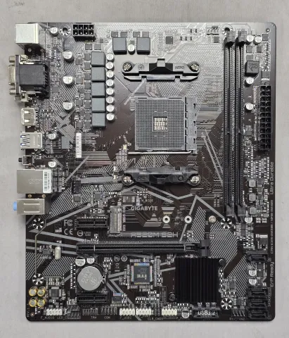 Photo de Carte Mère Gigabyte A520M S2H (AM4) Micro ATX - S/N 245050072743 - ID 222630