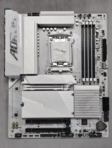 Photo de Carte Mère Gigabyte B650E Aorus Elite X Ice (AM5) - S/N 250950044463 - ID 222659