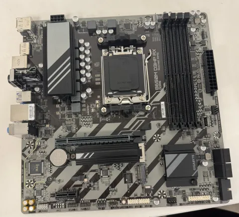 Photo de Carte Mère Gigabyte B650M D3HP AX (AM5) Micro ATX - S/N SN25333A004772 - ID 222349
