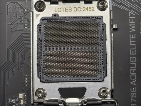 Photo de Carte Mère Gigabyte X870E Aorus Elite WiFi7 (AMD AM5) - S/N 252550061774 - ID 222759