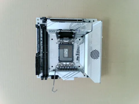 Photo de Carte Mère MSI MPG Z890I Edge Ti WiFi (Intel LGA 1851) Mini ITX - SN 601-7E33-020B2412001384 - ID 225333