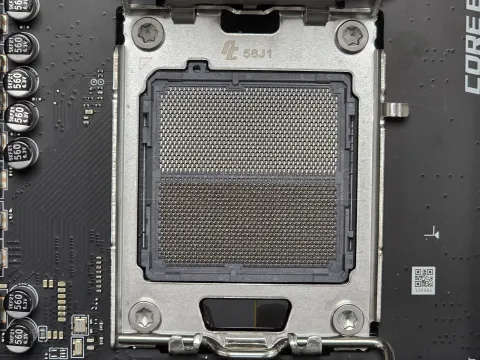 Photo de Carte Mère MSI Pro B650-S WiFi (AM5) - S/N 601-7E26-040B2507002796 - ID 222661