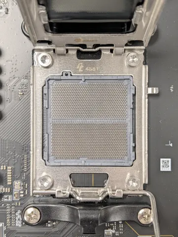 Photo de Carte Mère MSI Pro B650-S WiFi (AM5) - S/N 601-7E26-150B2503000927 - ID 222632