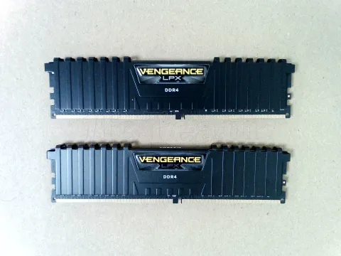 Photo de Kit Barrettes mémoire 16Go (2x8Go) DIMM DDR4 Corsair Vengeance LPX  3200Mhz (Noir) optimisé Ryzen - SN A4WET55018B0UC - ID 223084