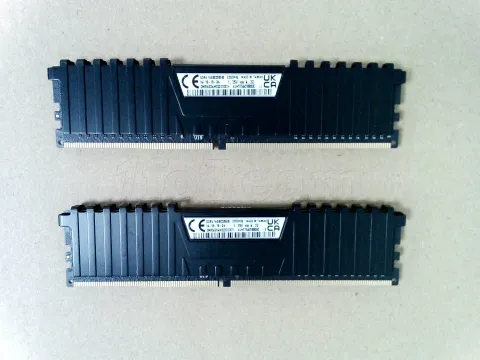 Photo de Kit Barrettes mémoire 16Go (2x8Go) DIMM DDR4 Corsair Vengeance LPX  3200Mhz (Noir) optimisé Ryzen - SN A4WET55018B0UC - ID 223084