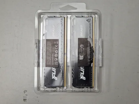 Photo de Kit Barrettes mémoire 16Go (2x8Go) DIMM DDR4 Kingston Fury Beast RGB  3200Mhz (Noir) - SN 23520000010240502-P000065/66 - ID 201786