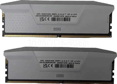 Photo de Kit Barrettes mémoire 32Go (2x16Go) DIMM DDR5 Corsair Vengeance RGB  5200MHz (Blanc) CL40 - SN 234505987140708/709 - ID 198998