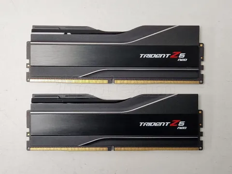 Photo de Kit Barrettes mémoire 32Go (2x16Go) DIMM DDR5 G.Skill Trident Z5  6000MHz (Noir) CL30 - SN 24020206105/106 - ID 201559