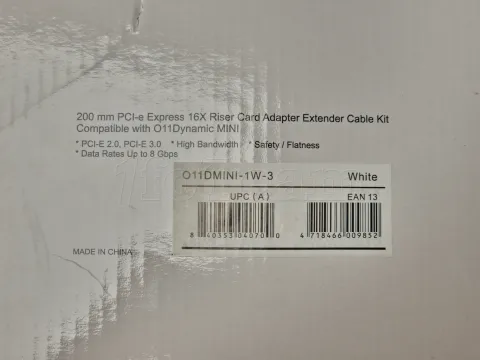Photo de Kit Riser PCIe 3.0 16X Lian-Li pour O11 Dynamic Mini avec support vertical et nappe 20cm (Blanc) - ID 203786