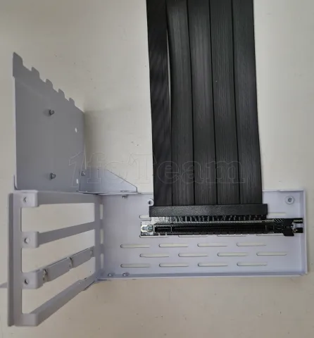 Photo de Kit Riser PCIe 4.0 16X Lian-Li pour O11 Dynamic Evo avec support vertical et nappe 20cm (Blanc) - ID 203790