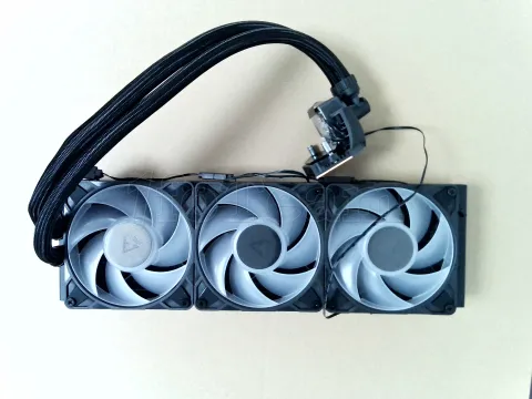 Photo de Kit Watercooling AIO Arctic Liquid Freezer III Pro RGB - 360mm (Noir) - ID 223703