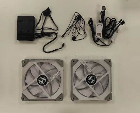 Photo de Lot de 2 Ventilateurs de boitier Lian Li SL RGB - 14cm (Blanc) - ID 204646