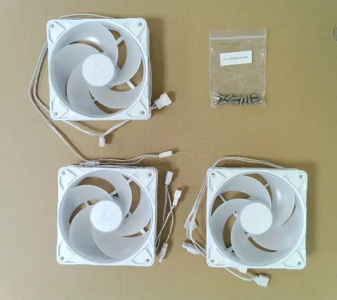 Photo de Lot de 3 Ventilateurs de boitier Arctic P12 Pro Reverse RGB - 12cm (Blanc) - ID 224785