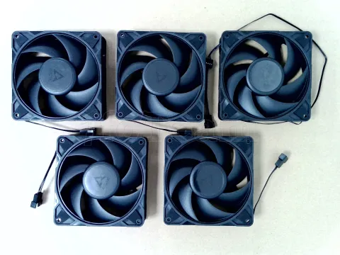 Photo de Lot de 5 Ventilateurs de boitier Arctic P12 Pro - 12cm (Noir) - ID 223565