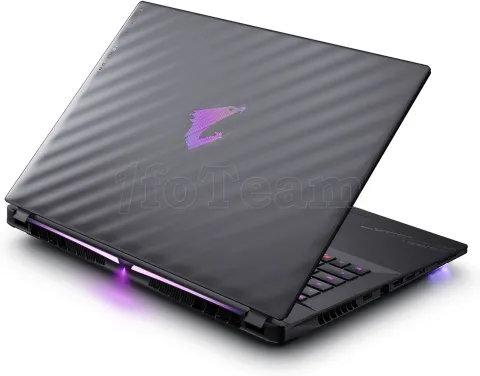 Photo de Ordinateur Portable Gigabyte Aorus Master 18 AM8 BZH (18") Win11 Pro