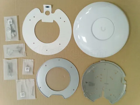 Photo de Point d'accès WiFi Ubiquiti UniFi U7-Pro BE7300 (Blanc) - SN 847848EC4584 - ID 224760