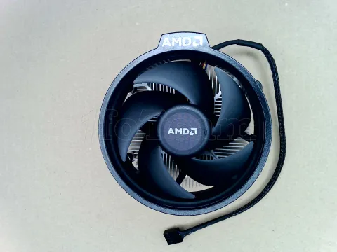 Photo de Processeur AMD Ryzen 5 3400G (4,2 Ghz) AM4 - SN 9MF2218Q40599_YD3400C5M4MFH - ID 224069