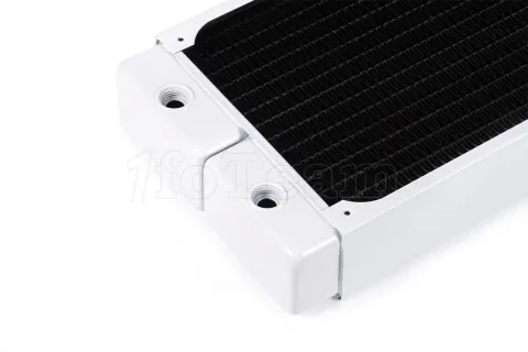 Photo de Radiateur pour Watercooling Alphacool NexXxoS XT45 v2 240mm (Blanc)