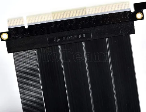 Photo de Riser PCIe 4.0 16X Lian Li 20cm 'Noir)