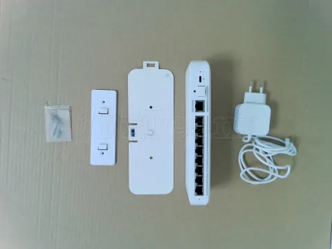 Photo de Switch réseau ethernet Gigabit UbiQuiti UniFi Flex - 8 ports - SN 8C3066AC5E73 - ID 224767