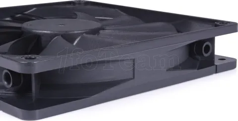 Photo de Ventilateur de boitier Alphacool Core 2000trs/mn - 14cm (Noir)