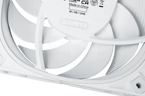 Photo de Ventilateur de boitier Be Quiet Silent Wings 4 Pro - 14cm (Blanc)