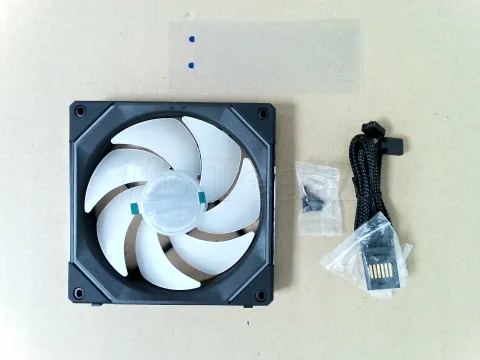 Photo de Ventilateur de boitier Lian Li Uni Fan SL-Infinity RGB - 14cm (Noir) - ID 223657